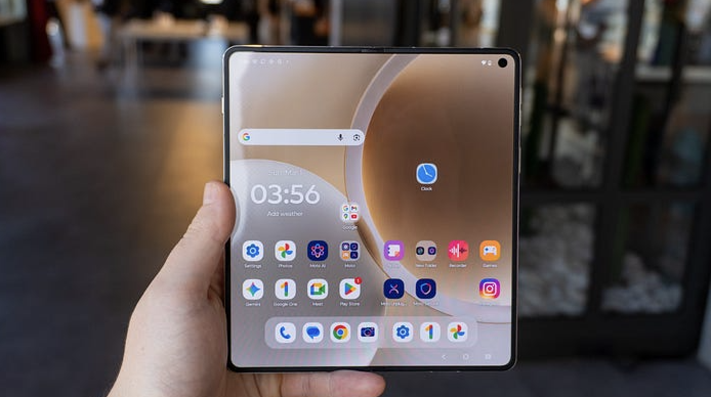 Motorola Razr Fold: A Powerful Foldable With Sleek Looks and a Giant Battery